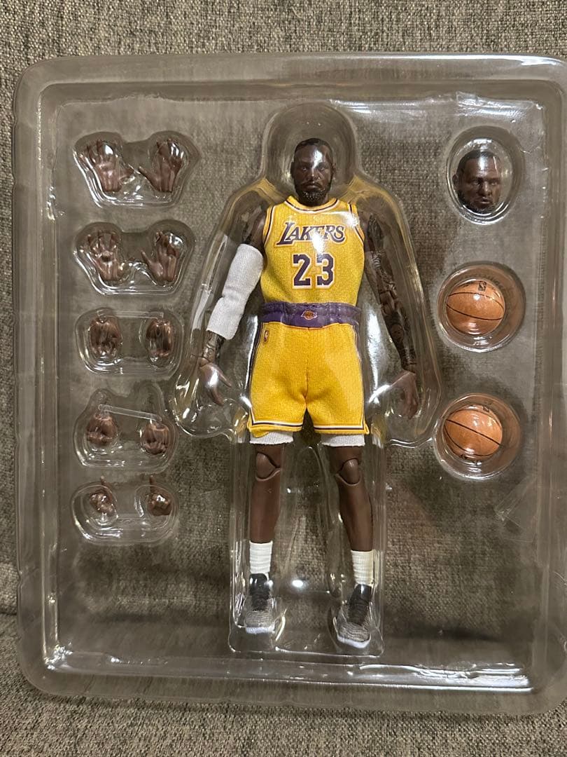 レブロン　ジェームス　開封品　中古　フィギュア　メディコムトイ　バスケ　NBA