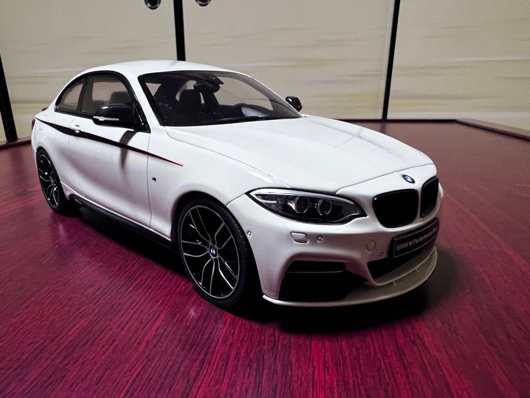 1/18  2シリーズクーペ　　ミニカー