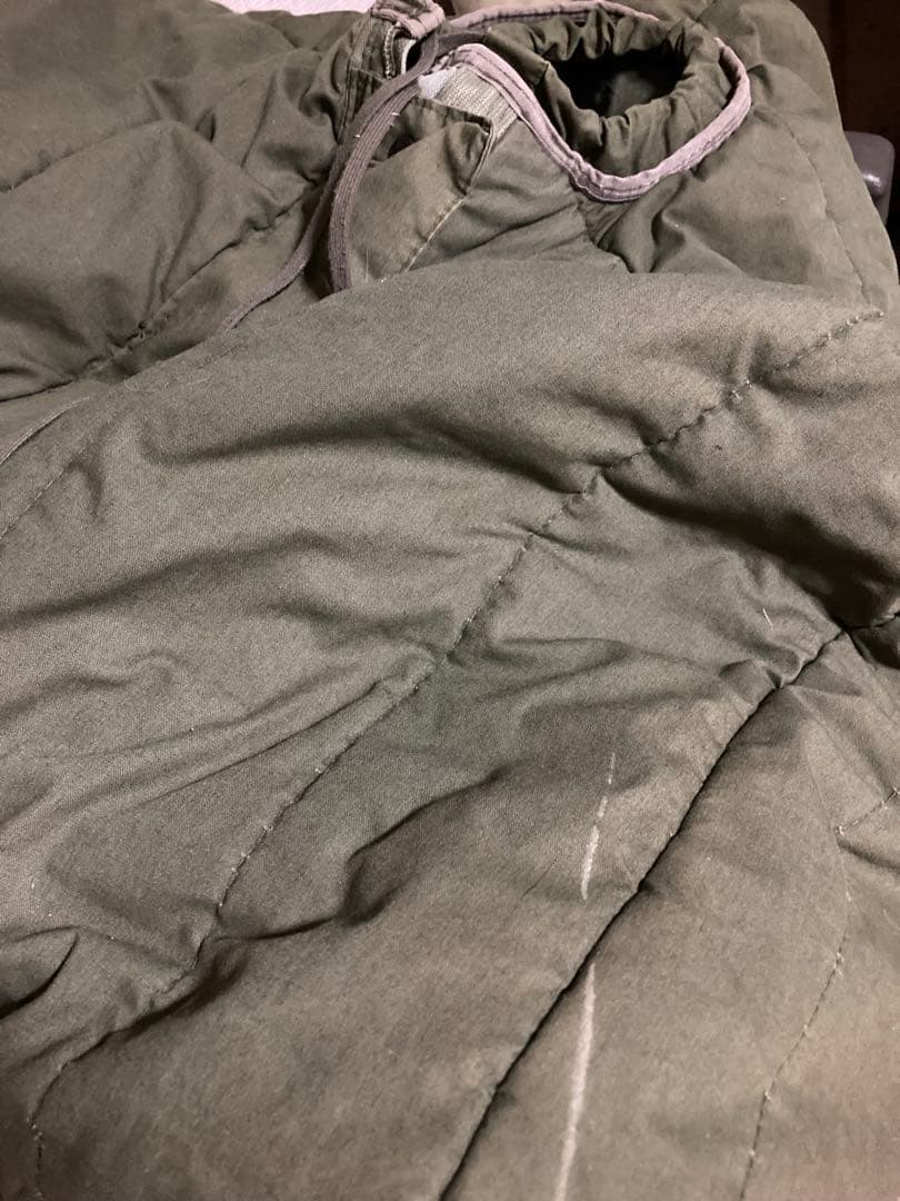 売り切り価格　米軍実物　シュラフ　スリーピングバッグ　中綿入り　ダッフルバッグ付