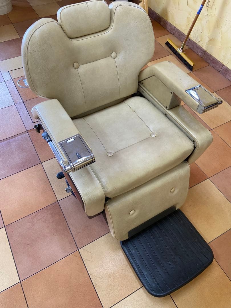 タカラベルモント　バーバーチェア　理容椅子