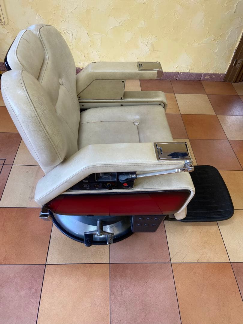 タカラベルモント　バーバーチェア　理容椅子