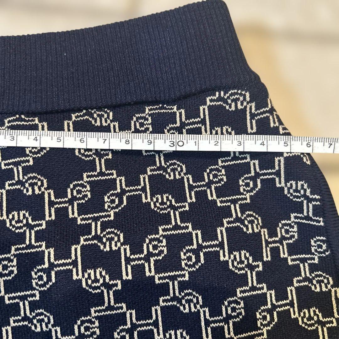 お値段変更ネイビー 幾何学模様 スカート 新品タグ付ゴルフウェアセットアップ