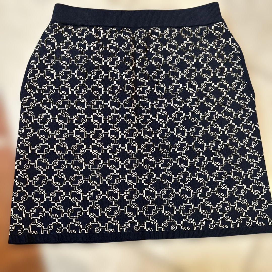 お値段変更ネイビー 幾何学模様 スカート 新品タグ付ゴルフウェアセットアップ