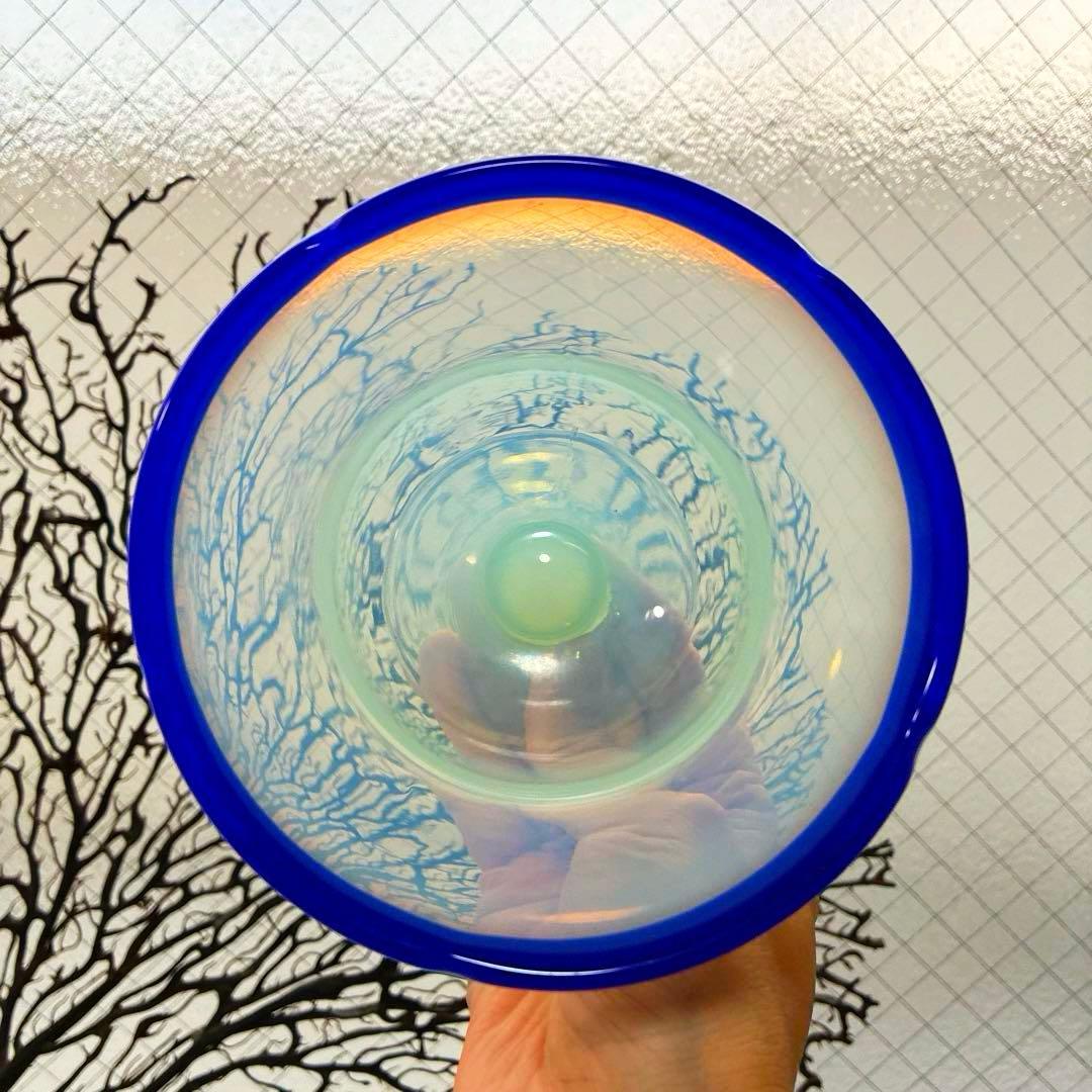 骨董　時代ガラス　希少　ラムネ色乳白色暈し　青色リップ朝顔型　氷コップ　ウラン