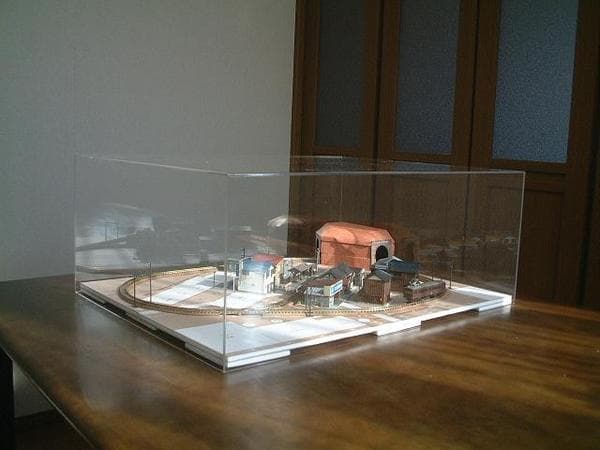 「昭〇の鉄道模型をつくる」にピッタリのアクリケース ! ★☆