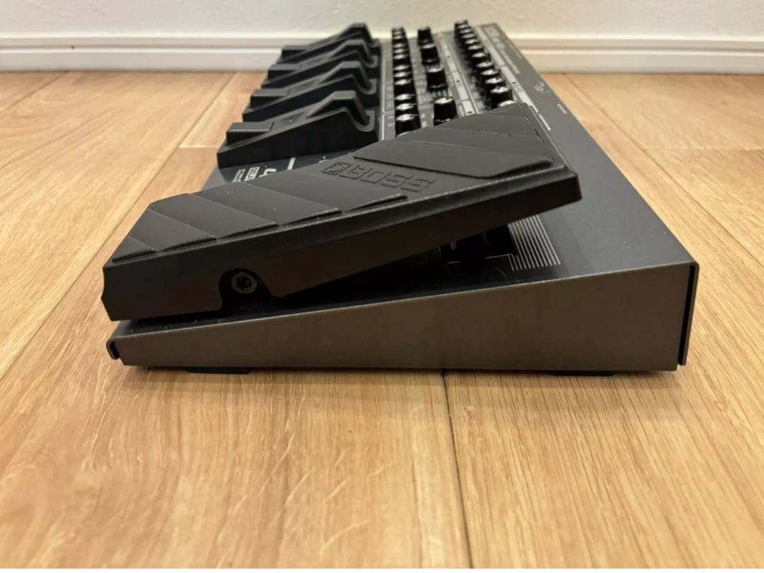 美品 ☆ BOSS ME-80 ギター マルチエフェクター