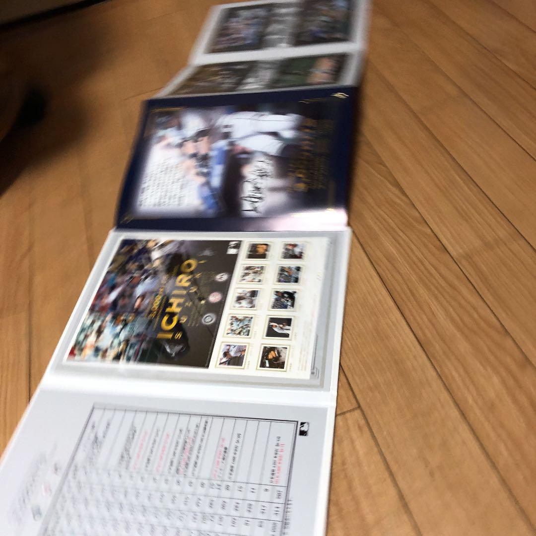 イチローの3000本安打の記念アルバム。神戸の郵便局が作ったものです。