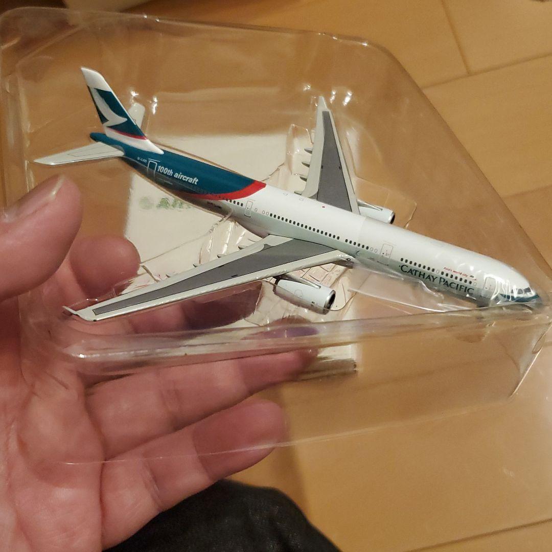 航空機・ヘリコプター CATHAY PACIFIC AIRBUS A-330-300
