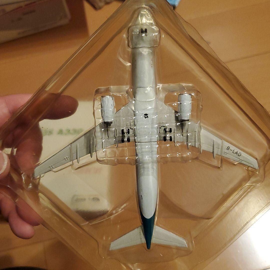 航空機・ヘリコプター CATHAY PACIFIC AIRBUS A-330-300