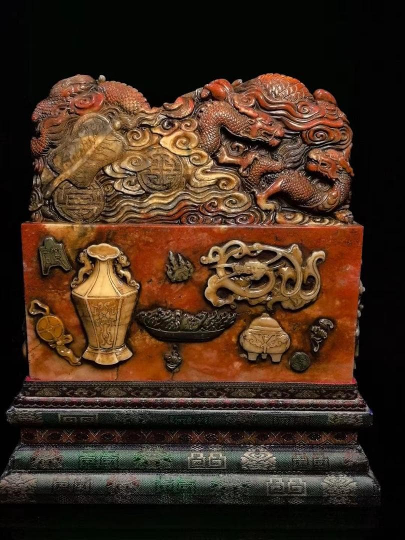 中国古美術・九龍が珠を戯れる・寿山石極品五彩田黄の印鑑・文房具・賞物・風水開運