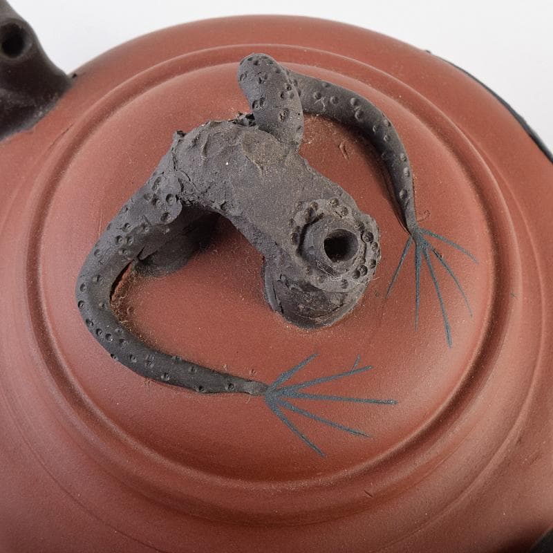 中国　紫砂　朱泥　貼松竹梅文　急須　茶壷　在銘　C　R7568