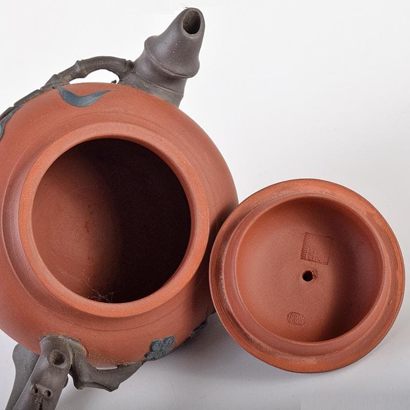 中国　紫砂　朱泥　貼松竹梅文　急須　茶壷　在銘　C　R7568