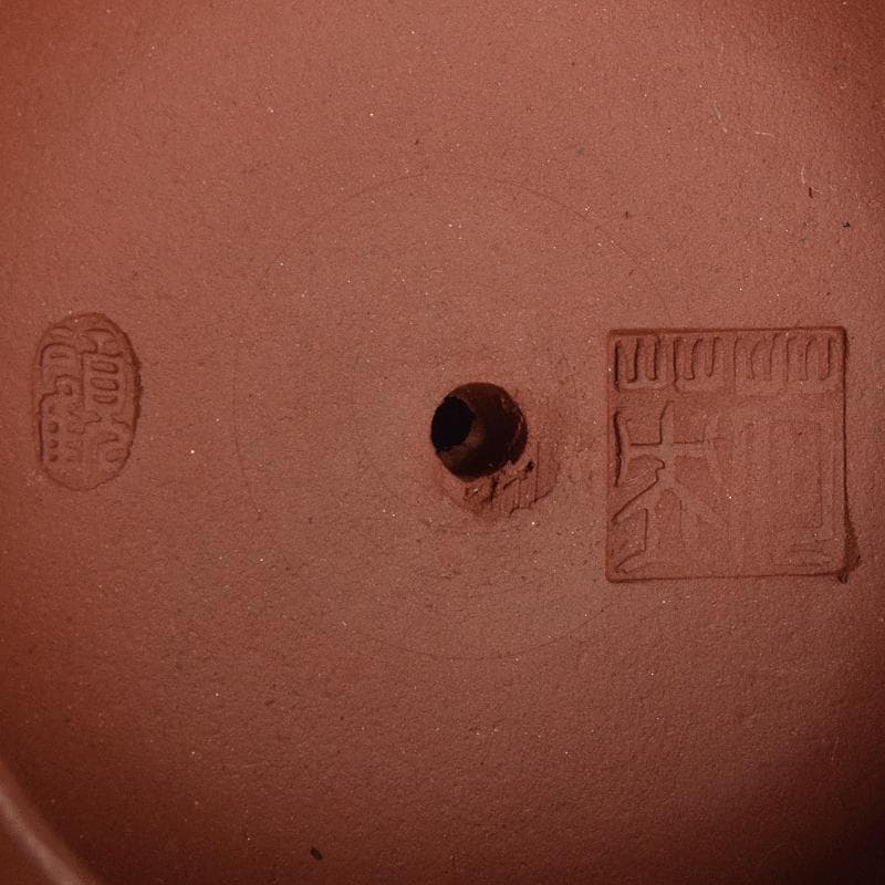 中国　紫砂　朱泥　貼松竹梅文　急須　茶壷　在銘　C　R7568