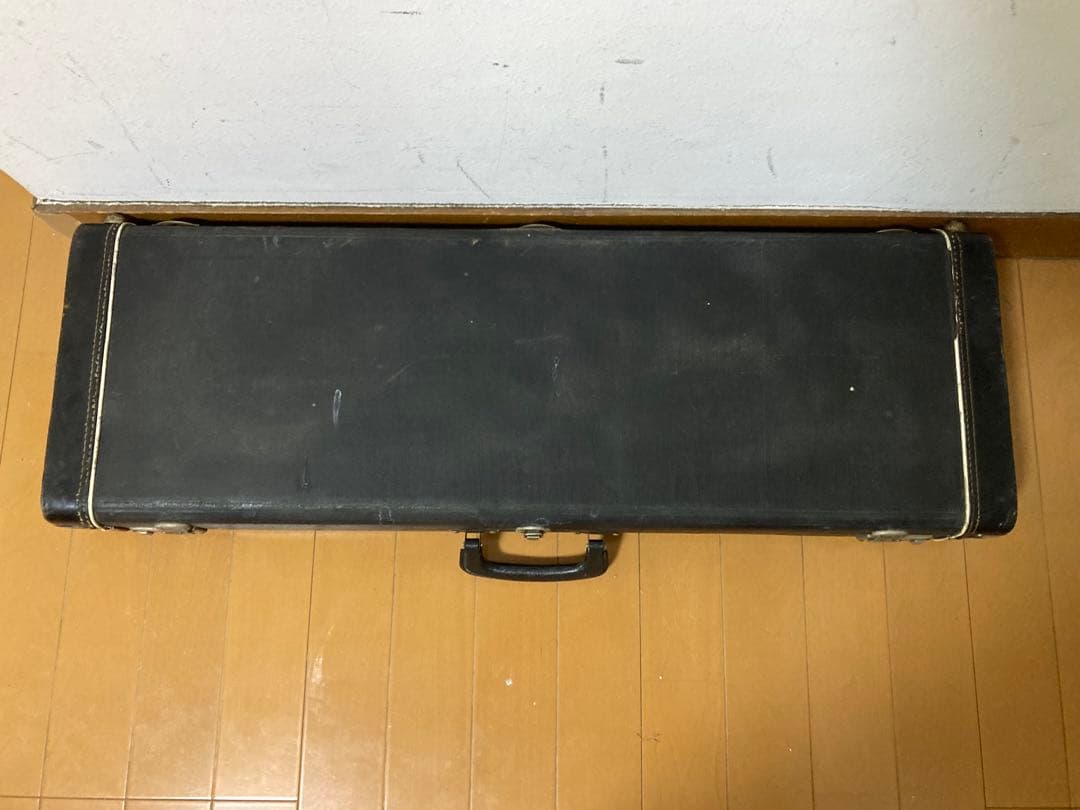 詳細不明フェンダータイプ 6弦スチールギター ケース、脚付