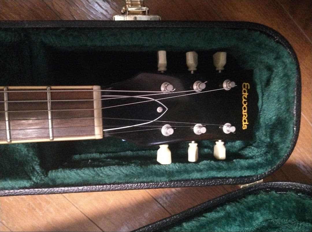 Edwards E-SA セミアコ