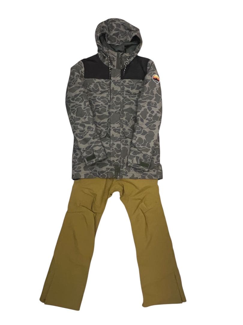 BURTON スノーボードジャケット フード付き 上着 カモフラ S