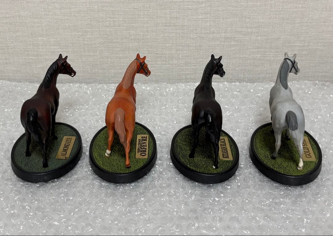 アーモンドアイ＆オルフェーヴル＆キタサンブラック＆ゴールドシップ フィギュア