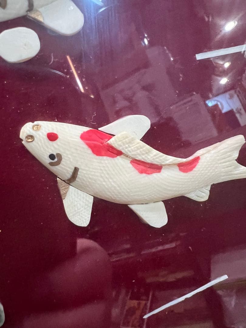 素晴らしい美品　美術　彫刻画　錦鯉　永象作　額縁サイズ41X39センチ