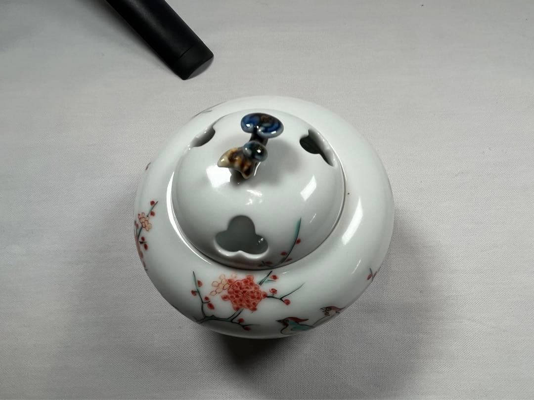 十三代目柿右衛門　香炉　蓋に薄いヒビあり