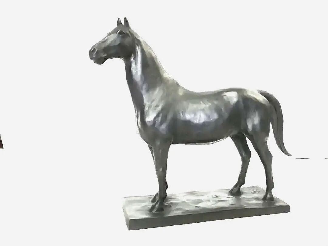 銅製:台付静馬置物