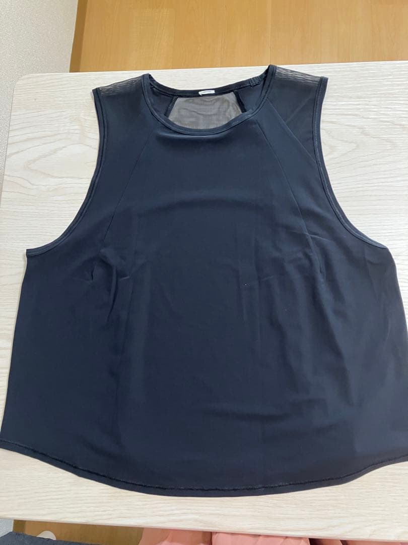 ルルレモン　スカルプクロップ丈タンクトップ　黒　サイズ6