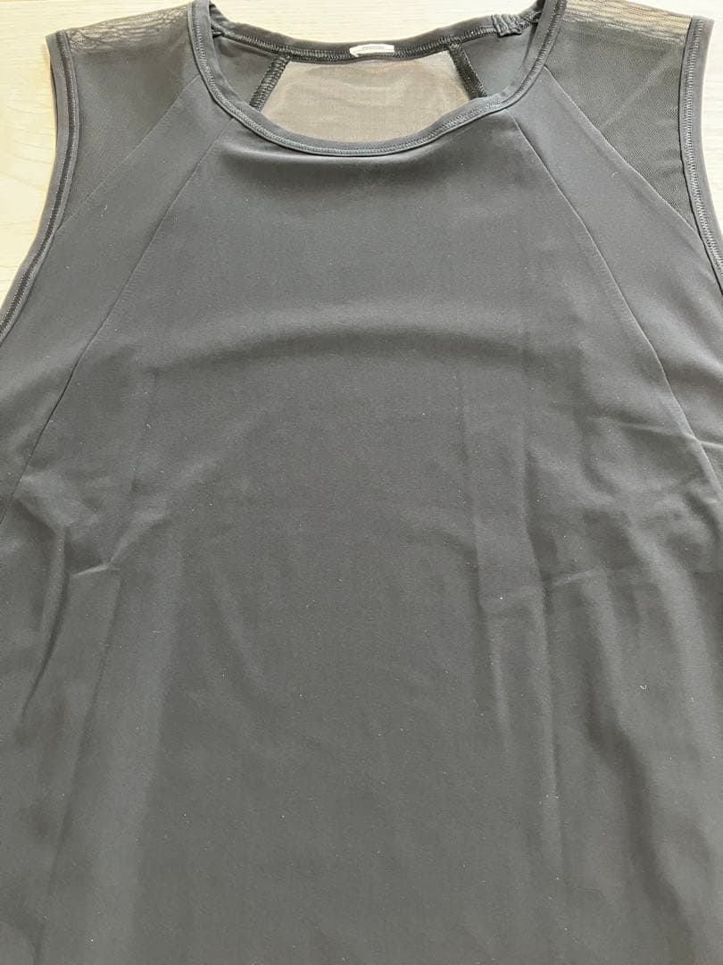 ルルレモン　スカルプクロップ丈タンクトップ　黒　サイズ6