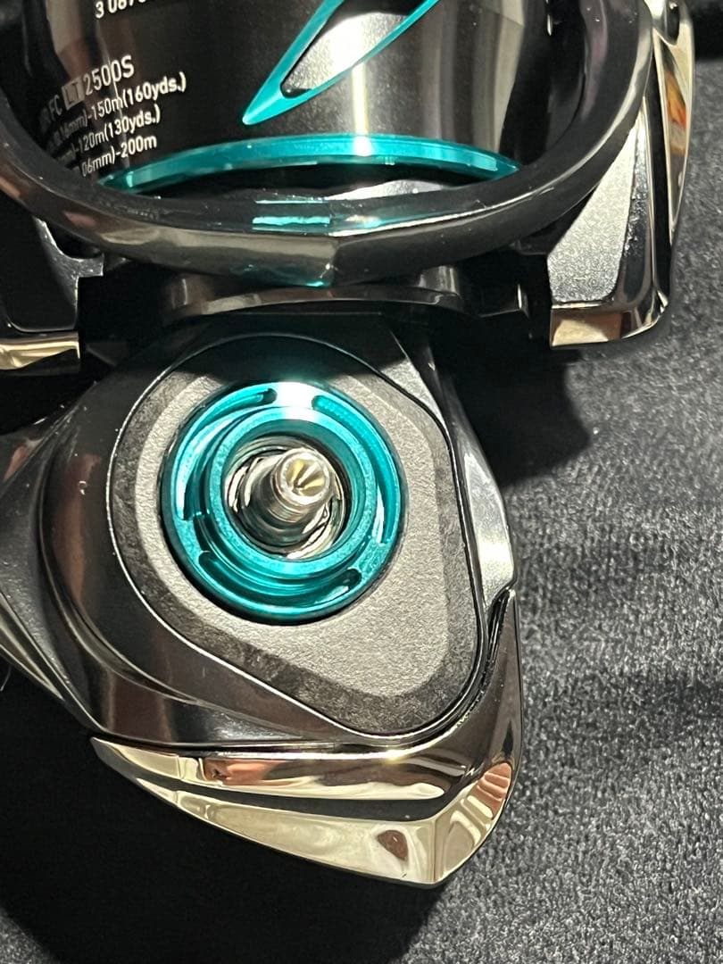 美品　ダイワ　21エメラルダスエア　FCLT2500S