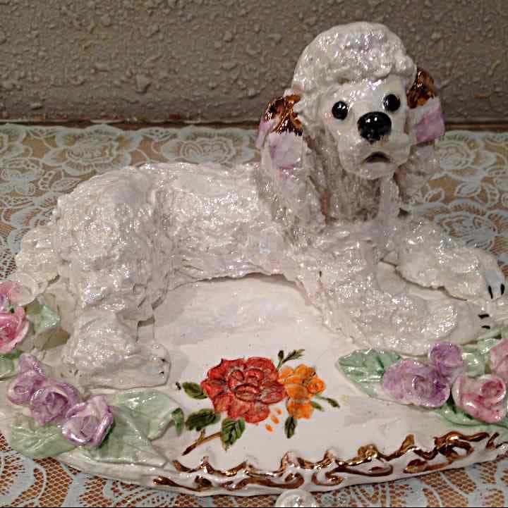 プードルの置物