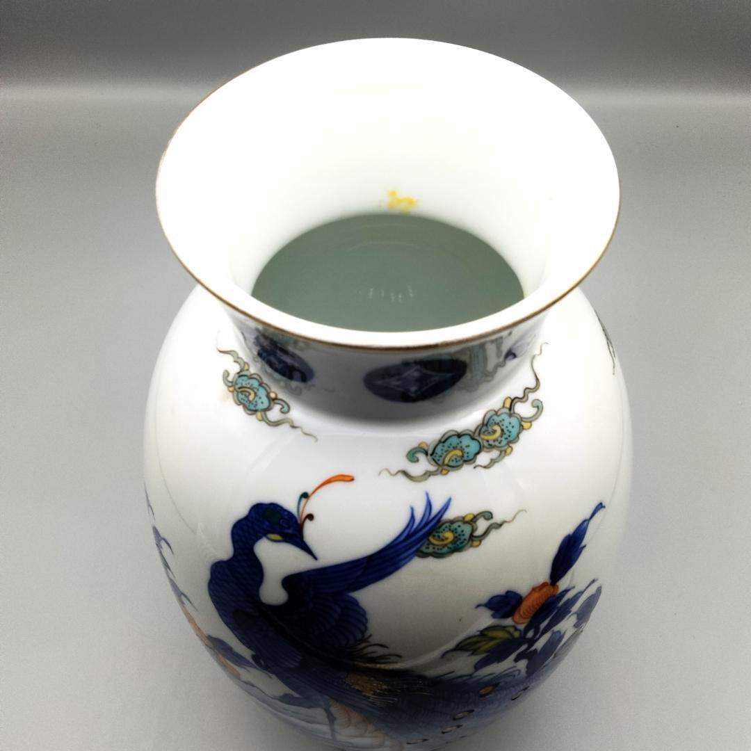 色鍋島焼 市川光山作 霊芝雲 椿花 孔雀文 飾壺 花瓶