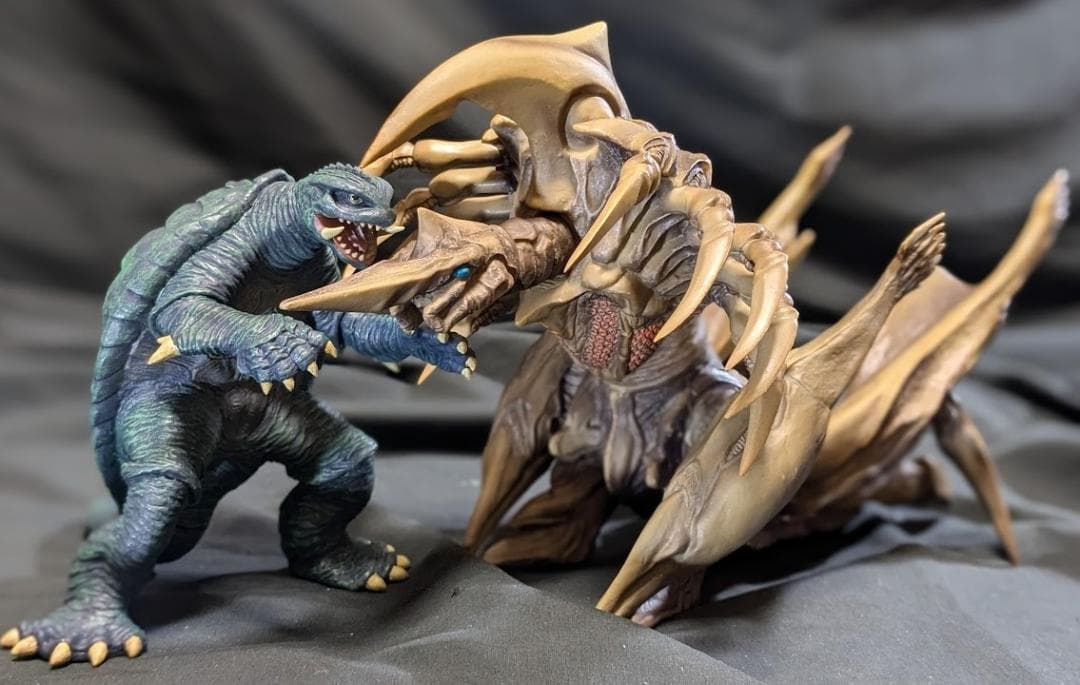 レギオン（エクスプラス）＆ガメラ96（ロケットプロ）ソフビフィギュア２体セット