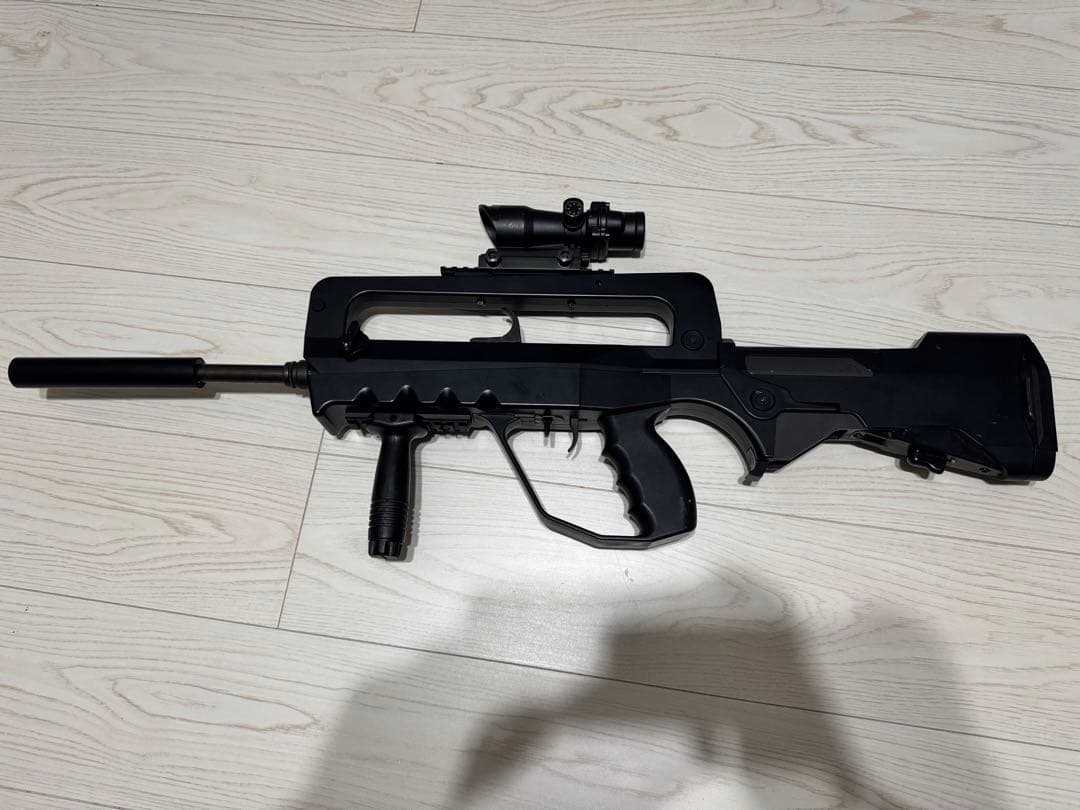 ファマス5.56 F1 ブラック スコープ付き 東京マルイ