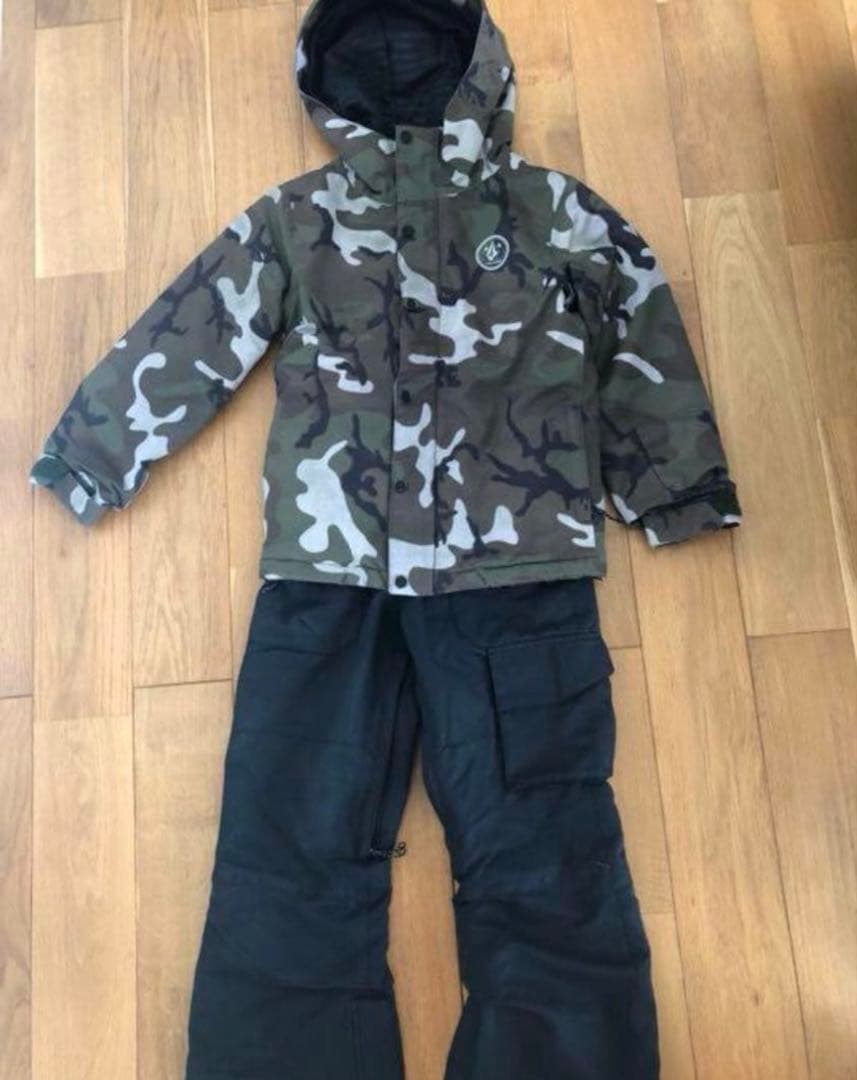 VOLCOM★スノーボードウェア&パンツセットXS　ピップパッドのおまけ付き