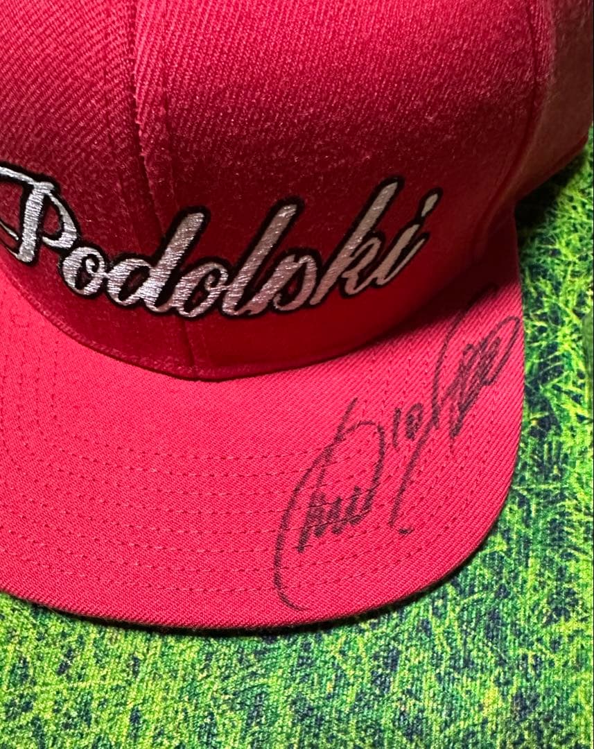 STRASSEN KICKER ポドルスキ　直筆サイン入りキャップ　フィギュア