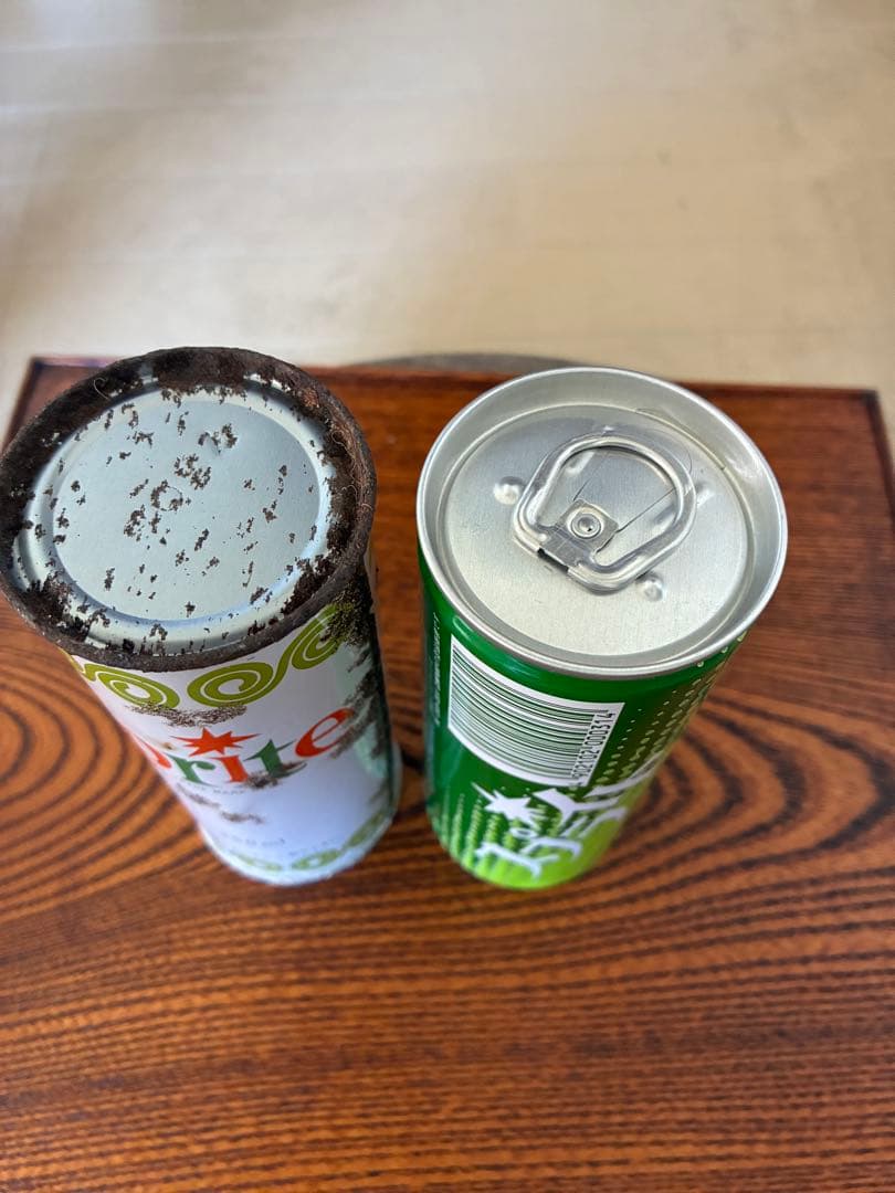 昭和レトロ　戦前エンボスラムネ瓶　おまけ付き　　　　レトロ缶ジュース　スプライト