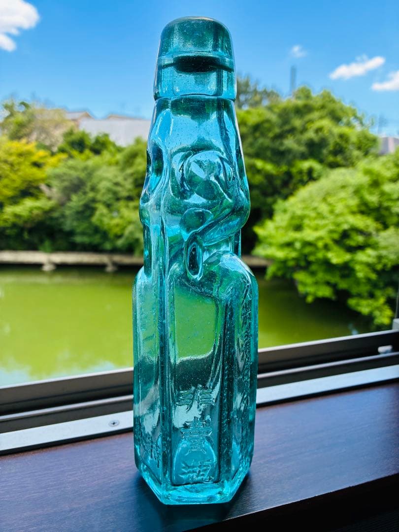 昭和レトロ　戦前エンボスラムネ瓶　おまけ付き　　　　レトロ缶ジュース　スプライト