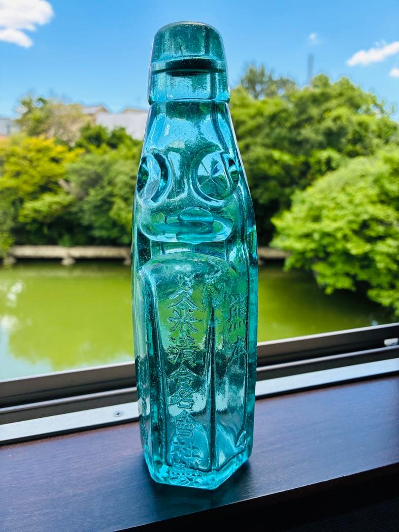 昭和レトロ　戦前エンボスラムネ瓶　おまけ付き　　　　レトロ缶ジュース　スプライト