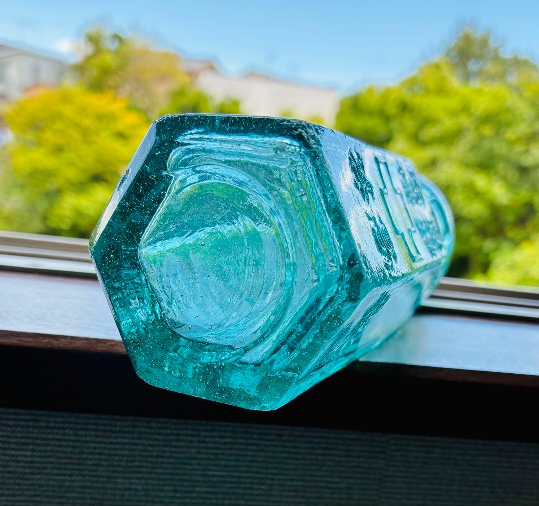 昭和レトロ　戦前エンボスラムネ瓶　おまけ付き　　　　レトロ缶ジュース　スプライト