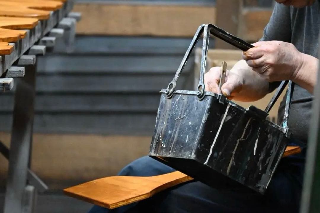 職人が手掛ける木製 サーフボードスタンド