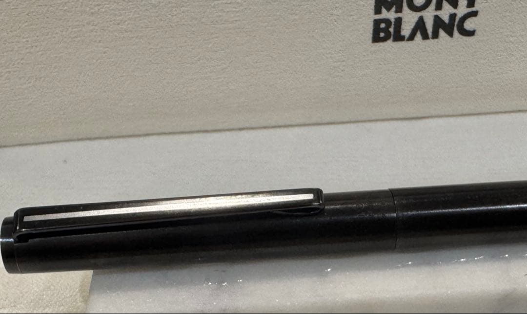 【美品】モンブラン No1124 万年筆 漆黒ロードナイト鉱加工