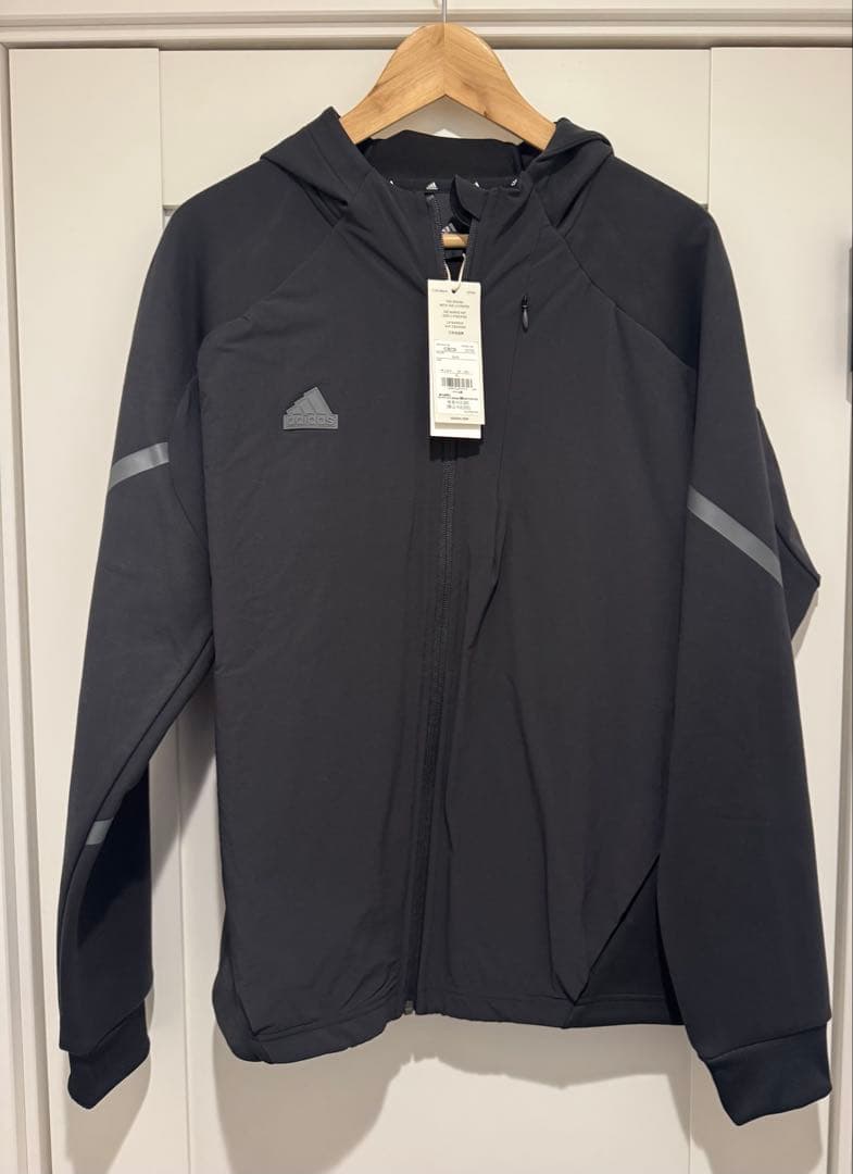 adidas ランニングジャケット