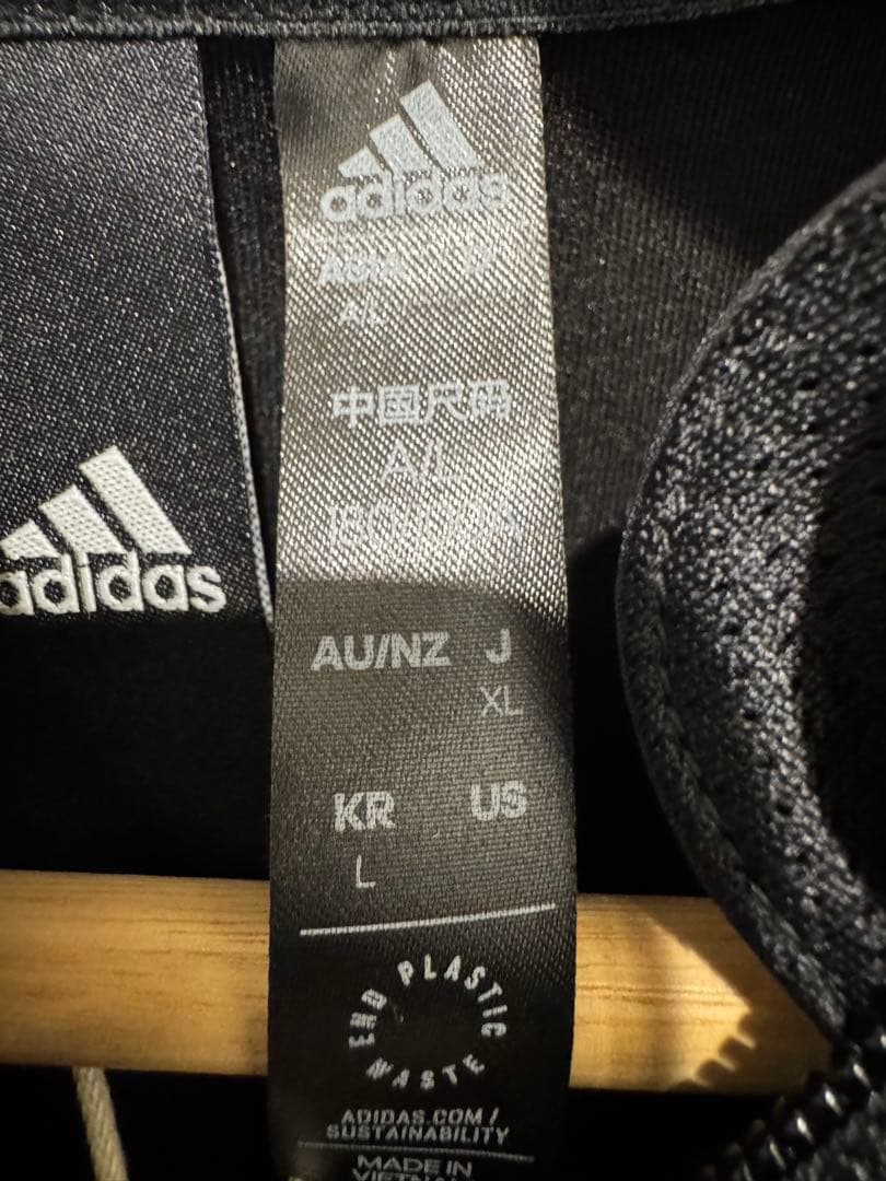 adidas ランニングジャケット