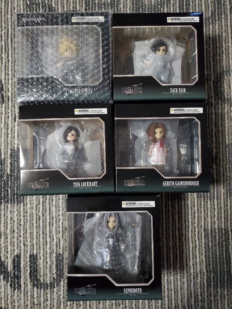 ファイナルファンタジー　アドラブルアーツ　フィギュア　FF7