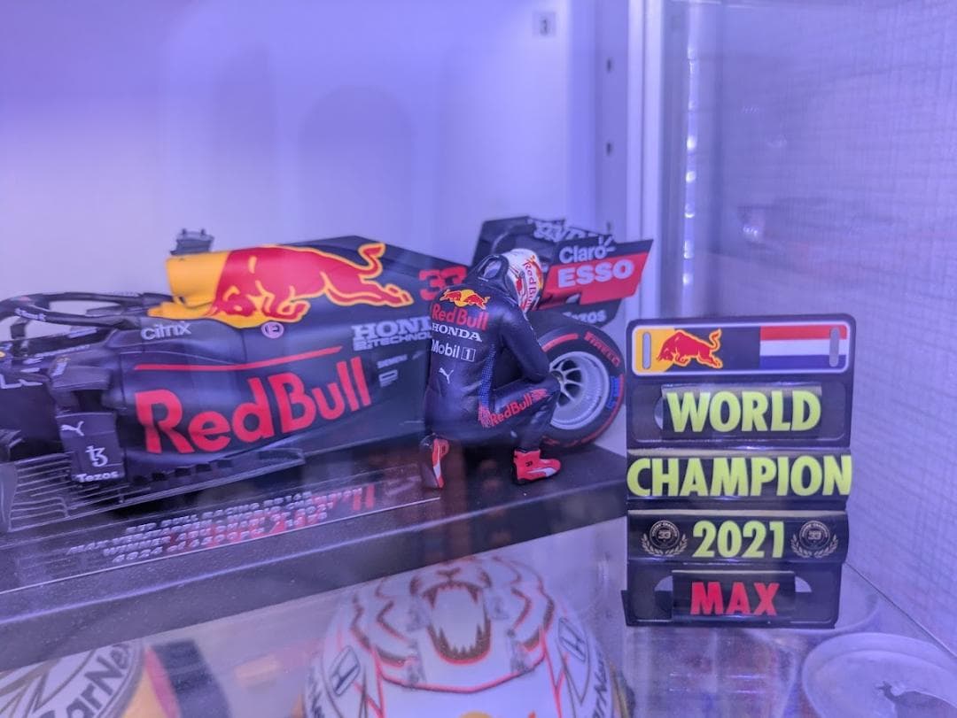 フェルスタッペン別注 RB16B アブダビGP 1/18