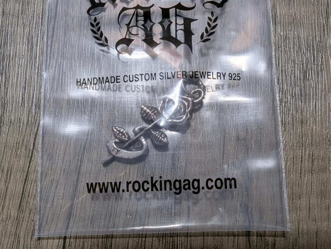 【新品未使用】公式 NCT テヨン TY ROSE ローズ ペンダント コラボ