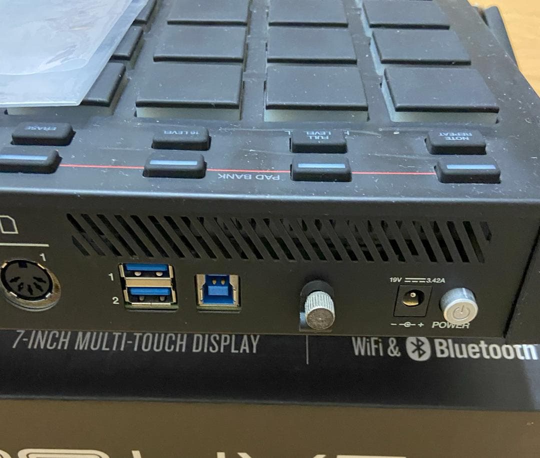 AKAI MPC Live コントローラー 動作確認済み