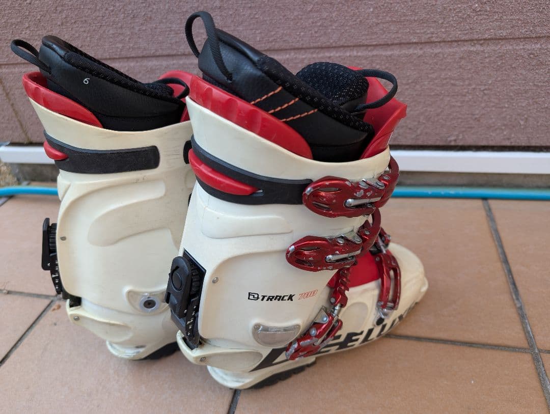 ディーラックス　アルペンブーツ　TRACK 700 25センチ