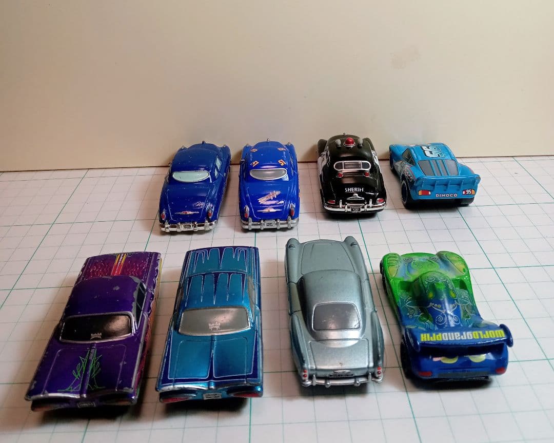 トミカディズニーカーズ8台