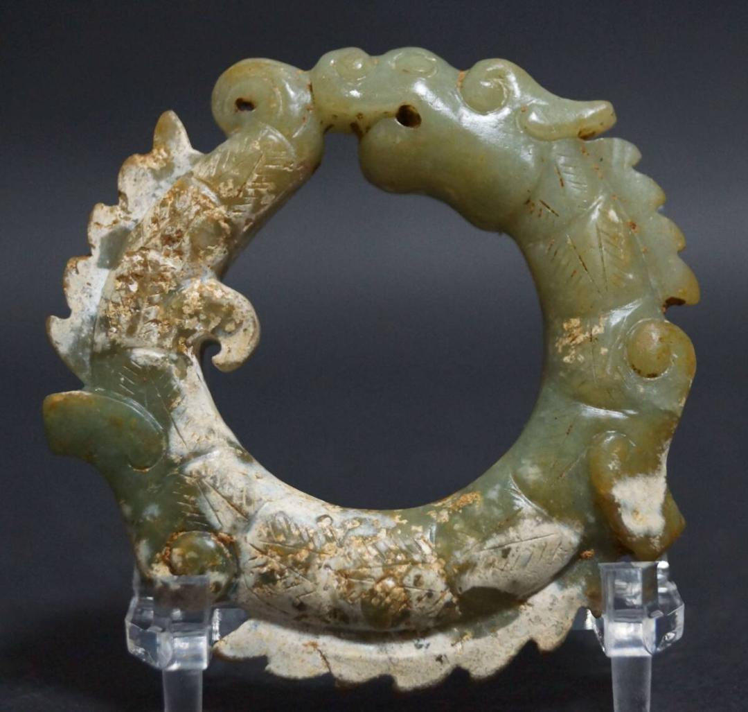 古代 和田玉(ホータン)細工立体彫り『古代龍』玉環龍佩根付 緒締玉 提げ物装飾品