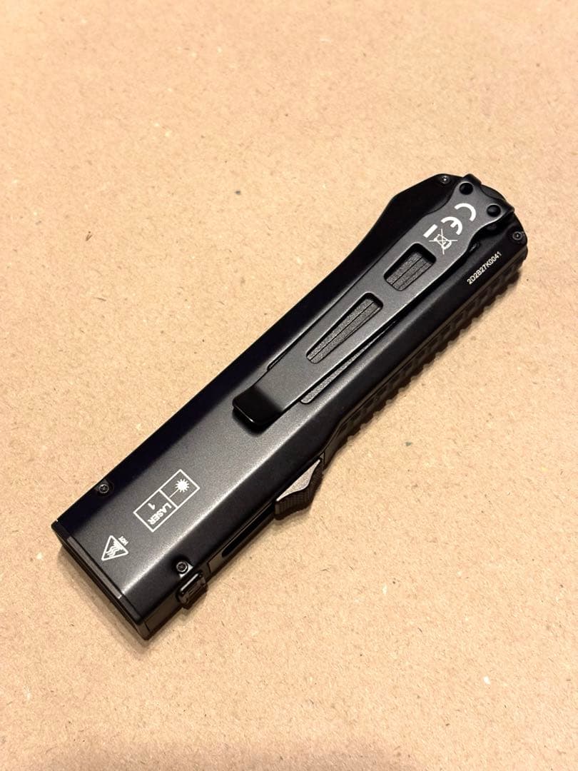 Nitecore スリムフラッシュライト　EDC17