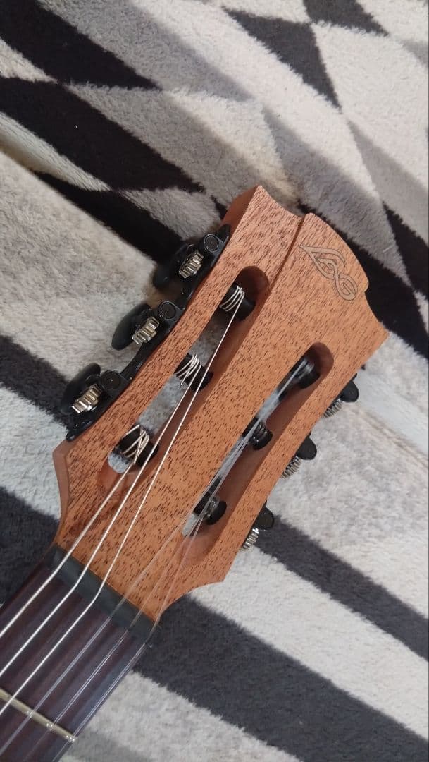 LAG Guitars TN70A　ナイロン弦仕様　ほぼ未使用です